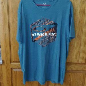 Oakley t shirt
